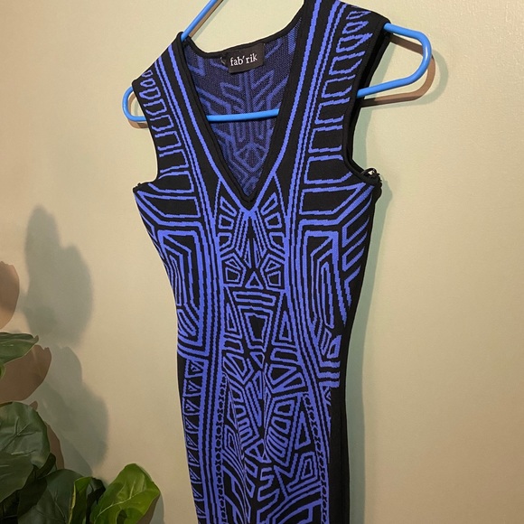 Black and blue asymmetrical print dress - Picture 10 of 15